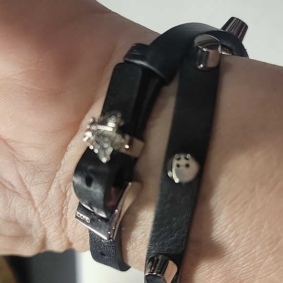 Authentic Gucci bee double wrap studded watch - Picture 13 of 16